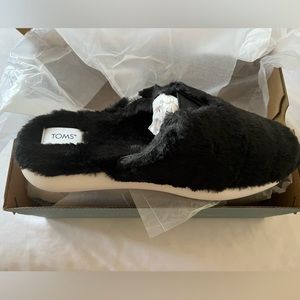 NEW Super Cozy Fuzzy Black Slippers
